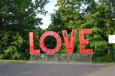 25 Virginia LOVE Signs to Visit in 2024 (+ Locations!)