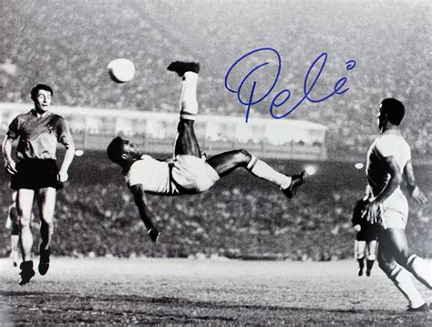 Lot Detail - Pele Signed 11" x 14" Color Photo (Bicycle Kick)