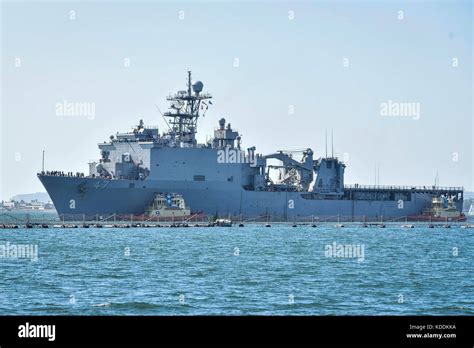 The Whidbey Island-class amphibious dock landing ship USS Rushmore (LSD 47 Stock Photo - Alamy