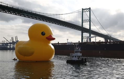 61-foot-tall rubber duck turns Port of L.A. into giant bathtub