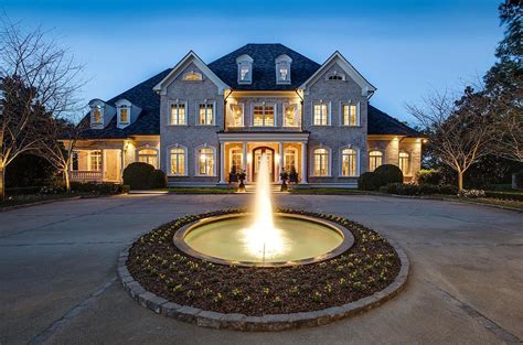 Peek Inside Kelly Clarkson's Stunning Tennessee Mansion