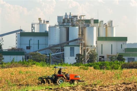 Majority of US ethanol fuel production relies on six states - Daily ...