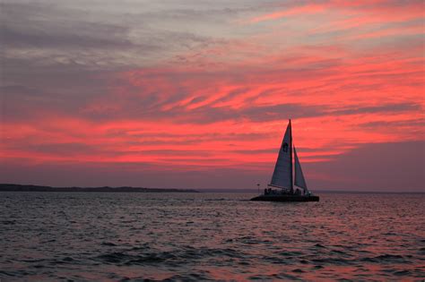 File:Red Sunset & Sailboat.JPG - Wikimedia Commons