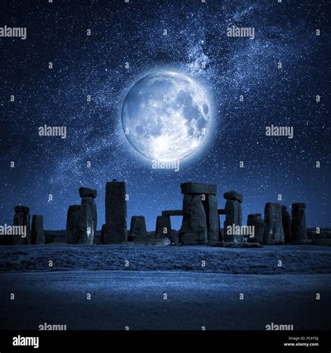 Stonehenge full moon Stock Photo - Alamy