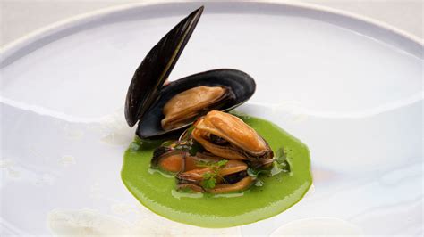 Blue Mussels in Spinach Sauce | Seafood from Canada