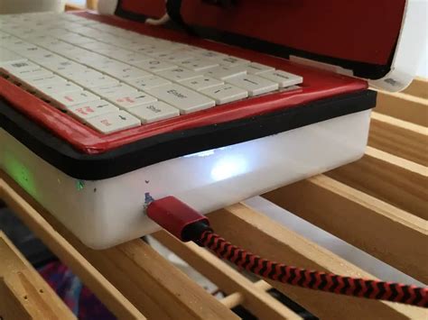 DIY Raspberry Pi Laptop/Palmtop Computer [Kitchen Build]