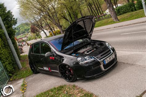 Black Volkswagen Golf Mk5 R32 | VW Golf Tuning