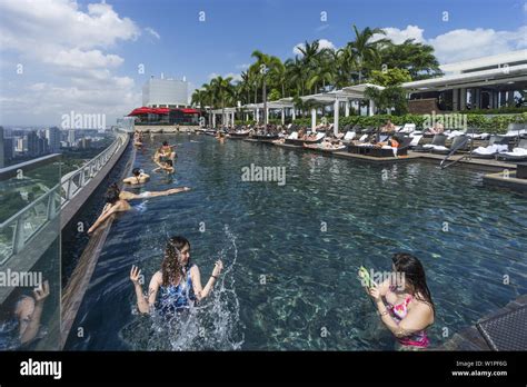 Marina Bay Sands , Infinity pool, Roof Terasse, Marina Bay, Singapore ...