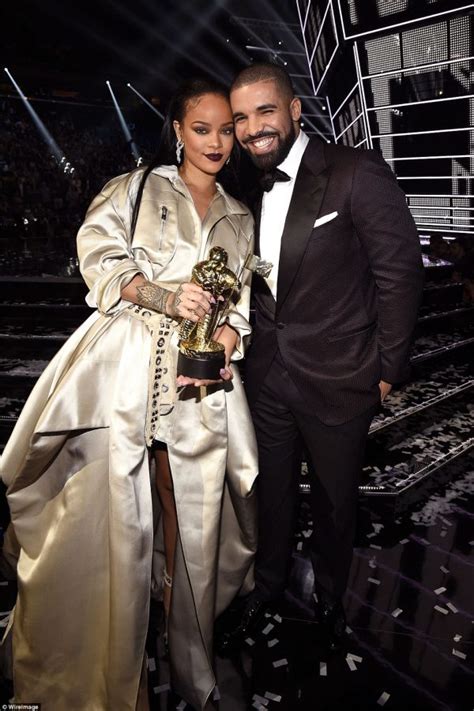 Drake and Rihanna share a Kiss On Stage As Rapper Declares Love – The Herald