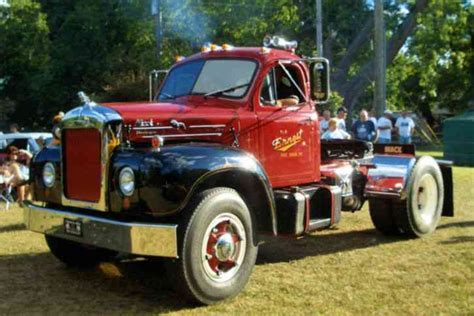 Mack B-61 (1955) : Daycab Semi Trucks