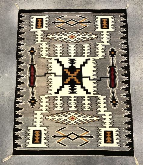 Lot - EXQUISITE VINTAGE NAVAJO STORM PATTERN FINELY HAND WOVEN EARTH TONE RUG