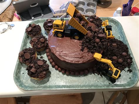 Dump truck birthday cake. | Construction birthday cake, Construction cake, Diy birthday cake