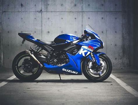 Yamaha R1 High-Performance Sportbike: Born to Race in 2023 | Suzuki ...