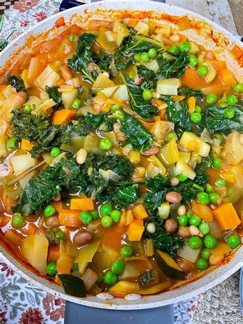 Italian Cabbage and Bean Soup [Zuppa Di Cavolo] - Traditional Plant-Based Cooking