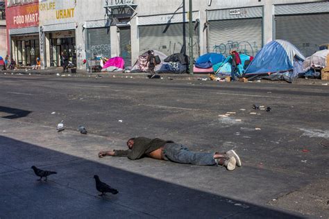 EUA também tem “cracolândia”: Conheça o “Skid Row”, bairro de viciados ...