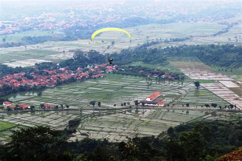 Gunung Panten Spot Paralayang Menawan di Majalengka Jawa Barat - Jawa Barat