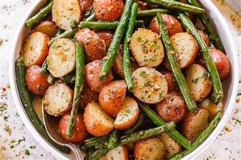 Roasted Garlic Potatoes and Green Beans Recipe – Roasted Vegetables Recipe — Eatwell101