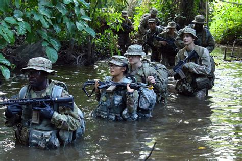 DVIDS - Images - U.S. Army Soldiers participate in Jungle Warfare ...