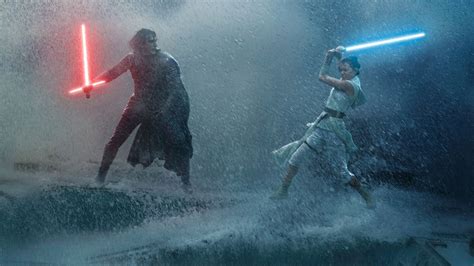 Daisy Ridley Teases an Epic Lightsaber Fight Scene Between Rey and Kylo ...