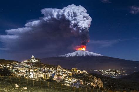 VIDEO: See the latest eruptions at Mount Etna (Italy) Europe’s most Dangerous Volcano | This is ...