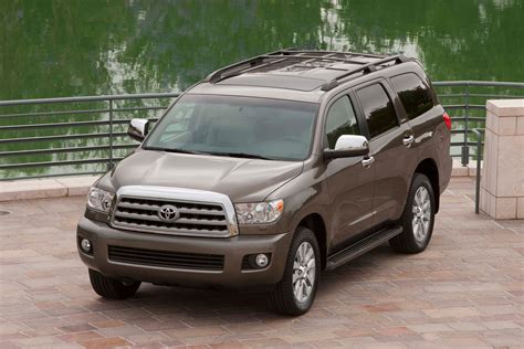 Toyota SEQUOIA 5.7 Auto 4WD FFV Platinum 2017 - International Price ...