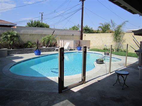 Pool Enclosure - Doble Glass Inc