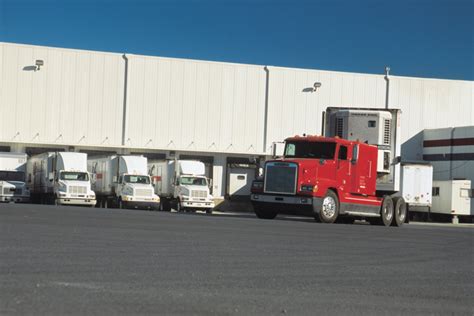 5 Tips for Loading Dock Etiquette for Truck Drivers - Drive My Way