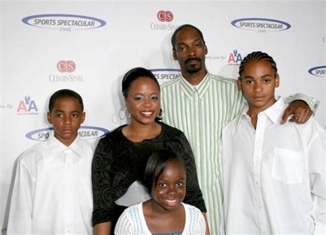 Snoop Dogg Height, Weight, Age, Spouse, Family, Facts, Biography