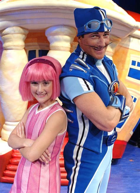 Stephanie and Sportacus #lazytown #stephanie #sportastephanie #pinky #pinkgirl #sportacus # ...