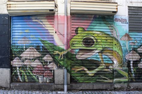 Street art frog in Kapana, Plovdiv, Bulgaria – The Travelogue.