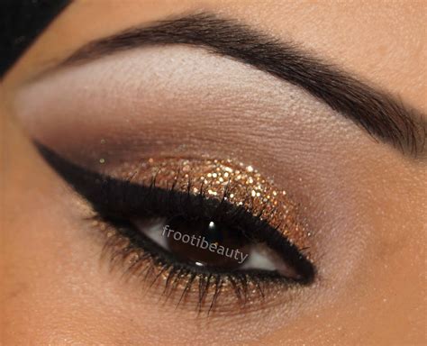 SAFIYAH TASNEEM : Gold Glitter Makeup Look