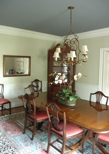 Does Dark Paint Make Your Ceiling Appear Lower? - The Decorologist