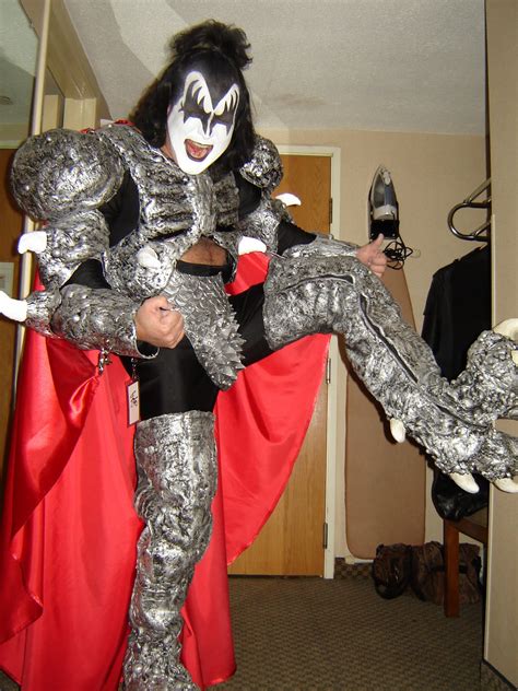 KISS COSTUMES & BOOTS: August 2011