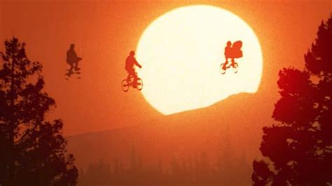 Watch E.T.’s Classic Bike Flying Scene without accompanying John Williams Score - TVovermind