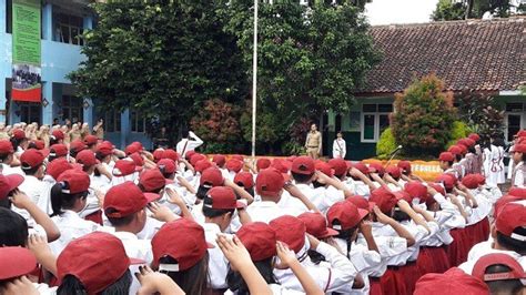 Pedoman dan Susunan Upacara Bendera di Sekolah - kependidikan.com