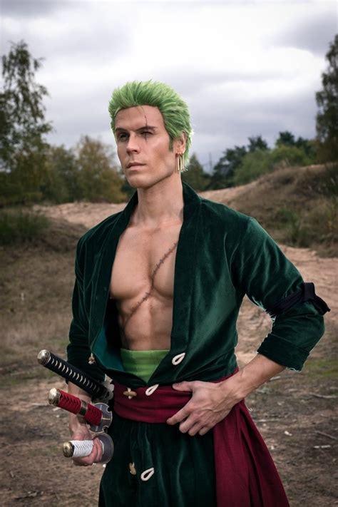 One Piece - Roronoa Zoro | One piece cosplay, Couples costumes, Cosplay male