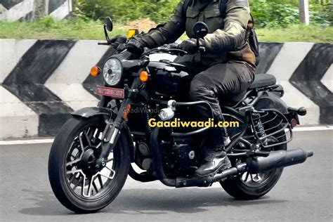 Royal Enfield’s Shotgun 650 spotted testing again, this time with accessories – Shifting-Gears