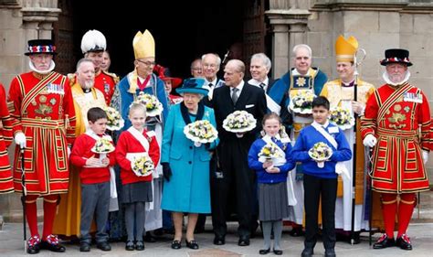 Maundy Thursday traditions: What is in the red and white purses? What are the flowers for ...