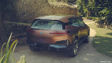 BMW Vision iNEXT | 2018MY | Rear Three-Quarter