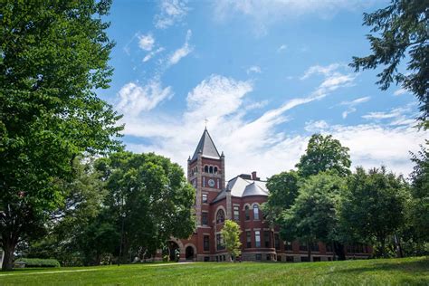 Best Colleges & Universities in New Hampshire | Top Consensus Ranked Schools in New Hampshire 2021