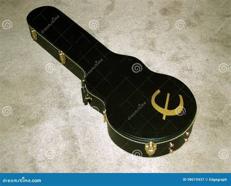 Epiphone Les Paul Guitar Case Editorial Photography - Image of epiphone, guitar: 98019437