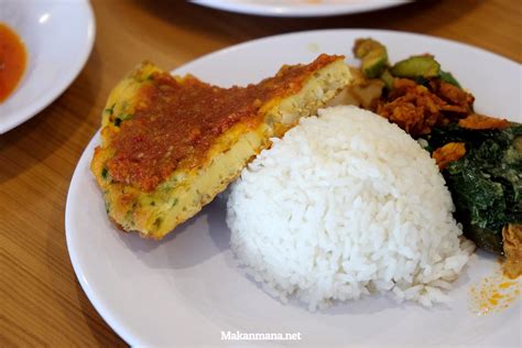 nasi-putih-telur-dadar - Makanmana