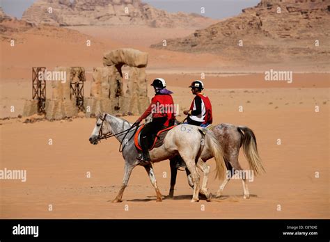 Arab horse desert hi-res stock photography and images - Alamy