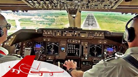 Boeing 747 Cockpit View