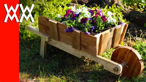 Decorative Wheelbarrow with Pallet Wood - Woodworking Wiki