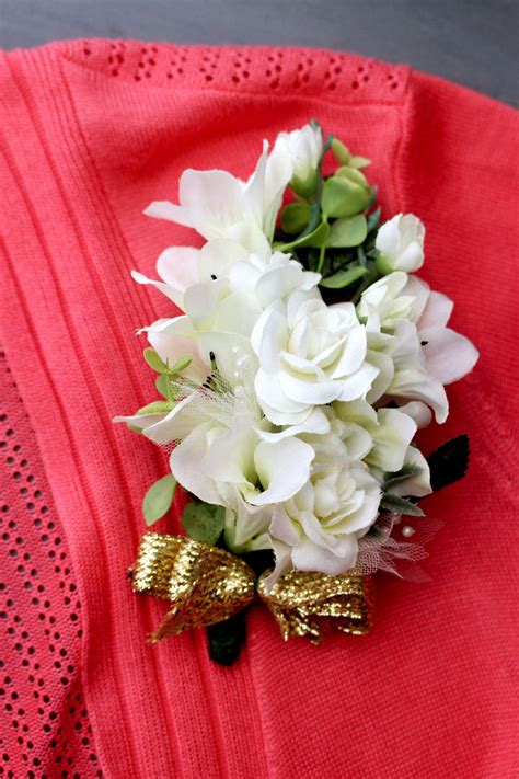 DIY Corsage for Mom - Welcome To Nana's