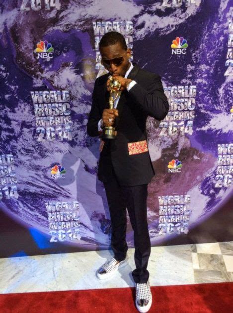 Nigerian Musicians And Actors Flaunt Their Award Plaques ( Photos ) - Celebrities - Nigeria