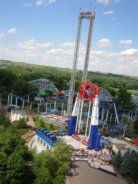 File:Power Tower and Xtreme Swing.jpg - Wikipedia