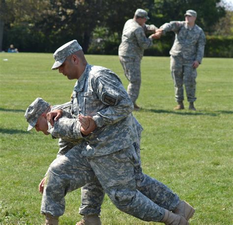 New York Army National Guard Military Police Soldiers Maintain Training Pace at Home | Article ...