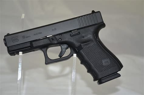 Deactivated Glock 19 Austrian 9MM Pistol With Case Manual And Speed Loader – sallyantiques.co.uk